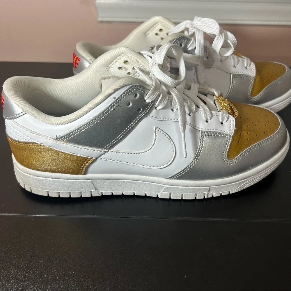 NIKE Dunk Low Heirloom Women's Metallic Silver Gold White Size 8 1/2 No Box